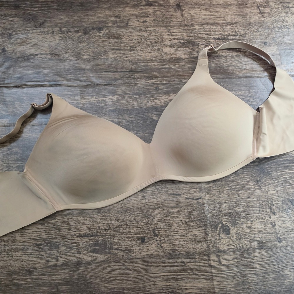 SOMA Vanishing 360 Wireless Bra Womens 40DD Beige Seamless Smoothing No Wire